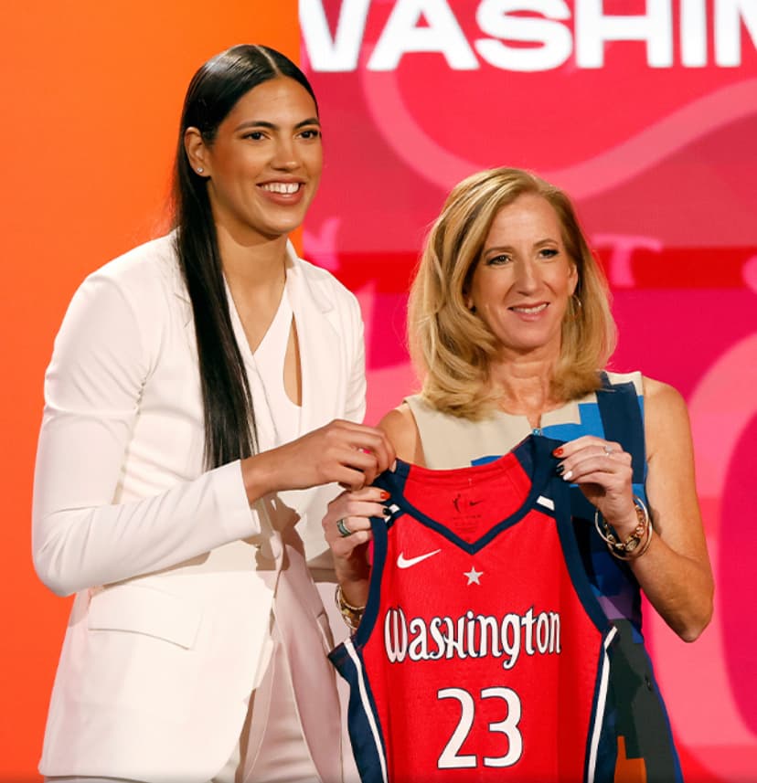 Stephanie Soares é quarta escolha do Draft da WNBA e vai jogar no Dallas Wings