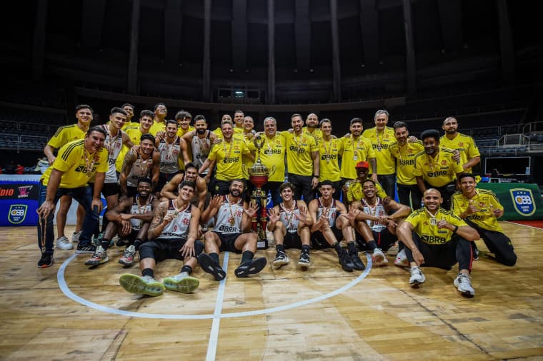 Em noite de estreias, FlaBasquete faz dobradinha e se sagra heptadecacampeão estadual