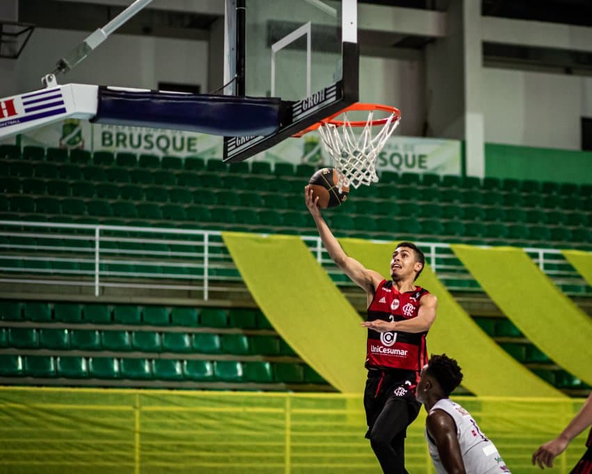 Pelo Brasileirão, Fla Blumenau garante sua vaga no Final Four vencendo o Basquete Joinville