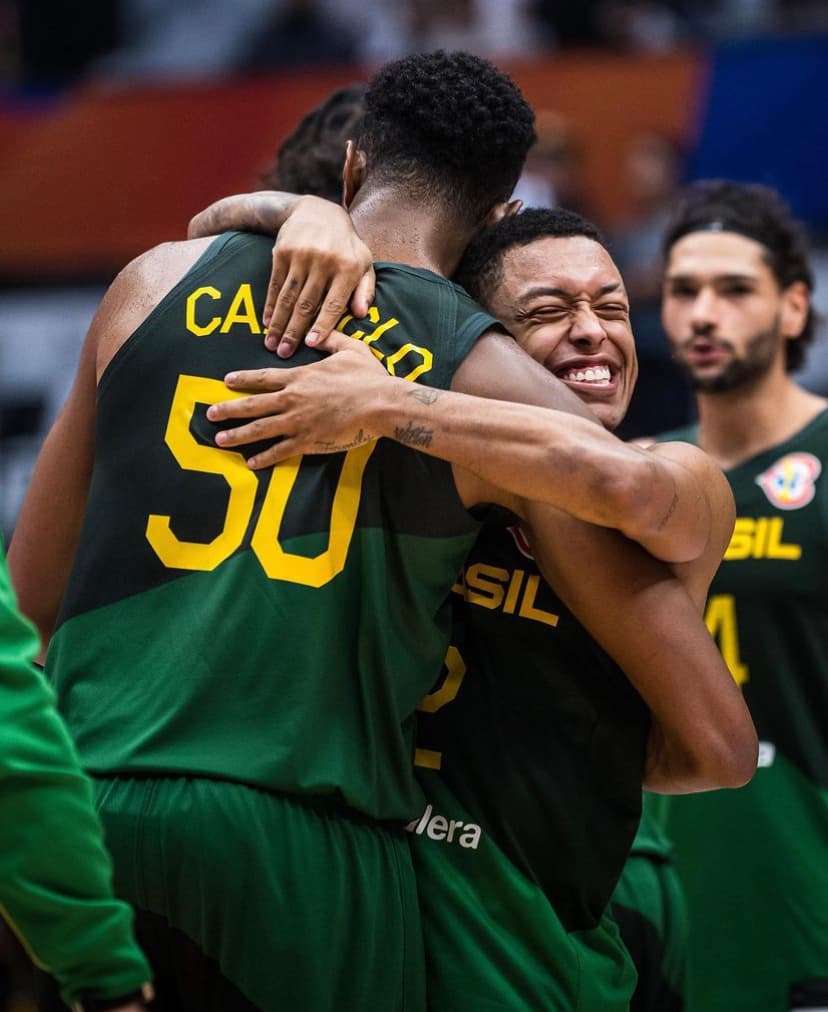 Brasil vence o Canadá e fica a um triunfo das quartas do Mundial