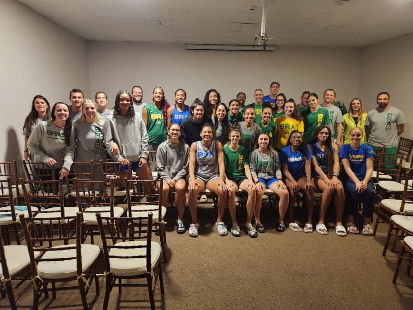 Seleção feminina sub-19 se apresenta em Araraquara para treinos visando o Mundial