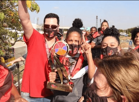 Ituano é recebido com desfile após título da LBF