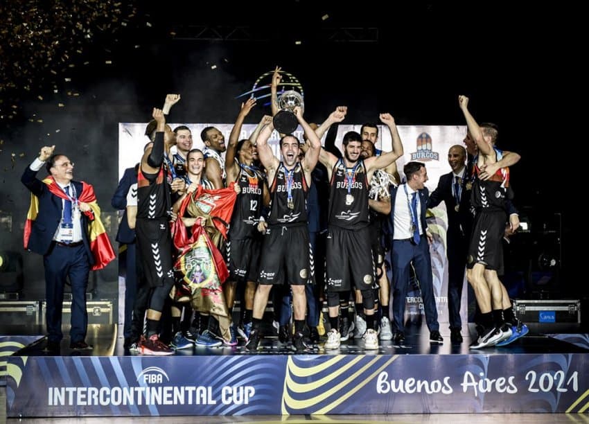 Benite é MVP, conquista Mundial de Clubes e faz história