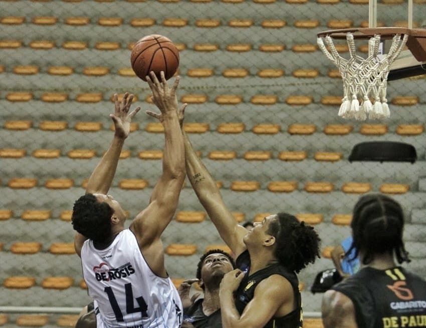 Praia Clube derrota o Basquete Santos pelo Brasileirão