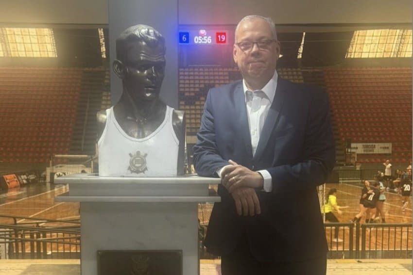 Diretoria da CBB faz visita ao Corinthians para alinhamento antes de Brasil x Chile