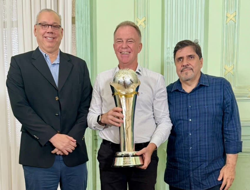 CBB visita governador do Espírito Santo com troféu da Americup