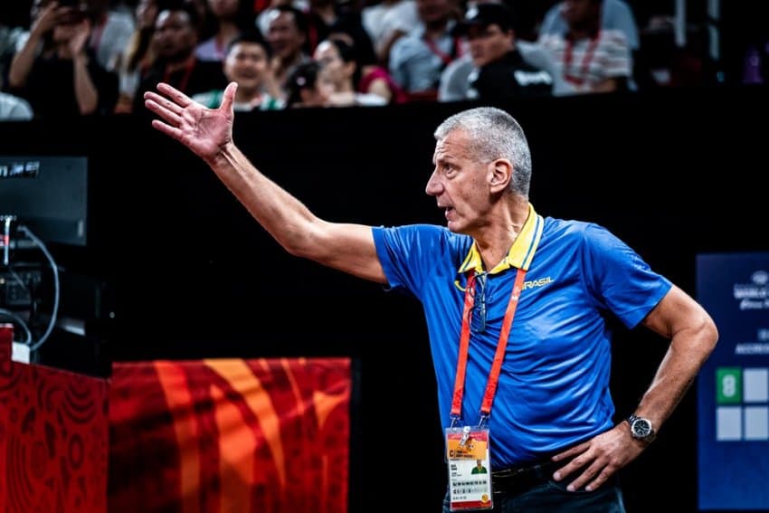 Petrovic no aquecimento para o Pré-Olímpico: "Quero um Brasil que defenda até sangrar"