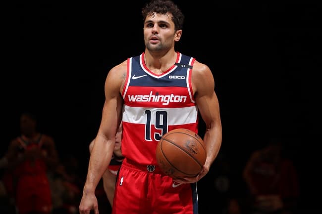 Raulzinho alcança recorde da carreira com 25 pontos na vitória dos Wizards sobre os Raptors