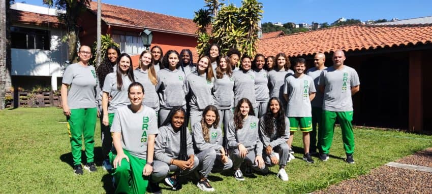 Seleção Brasileira feminina sub-16 se apresenta para a Copa América de Yucatán