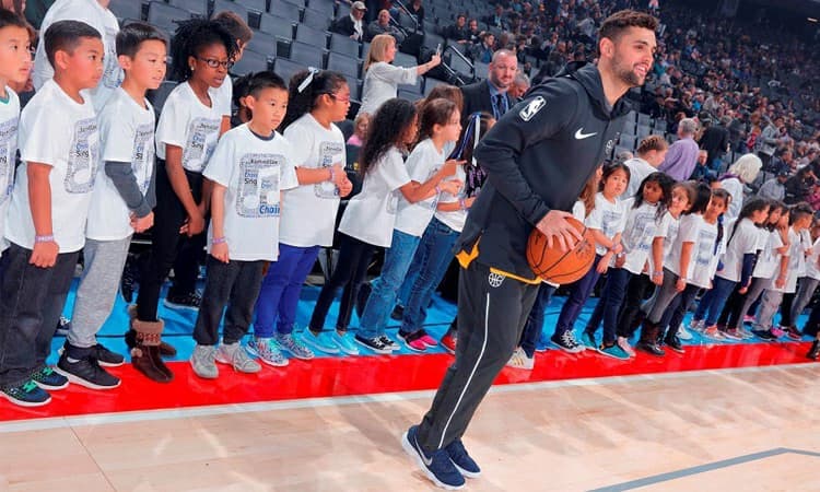 Raulzinho assina com o Philadelphia 76ers para a temporada 2019/2020 da NBA