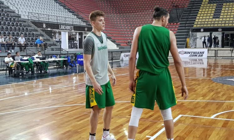 Convocado para o lugar de Lucas Bebê, ala-pivô Du Sommer faz seu primeiro treino com a Seleção 