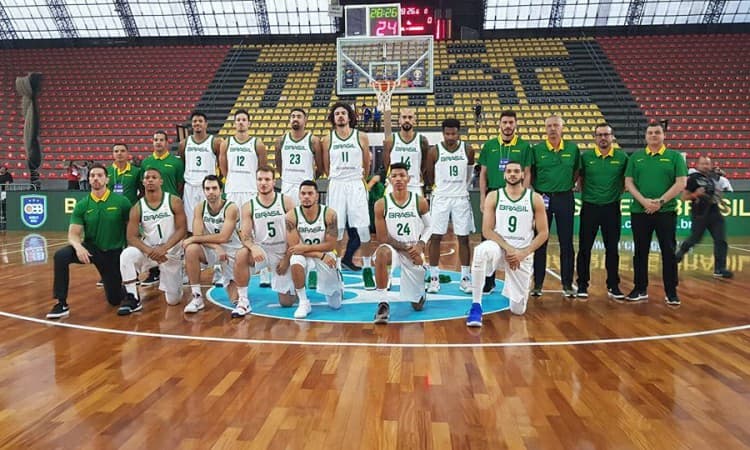 Em noite pouco inspirada, Brasil perde para o Canadá e vaga para a Copa do Mundo é adiada para fevereiro