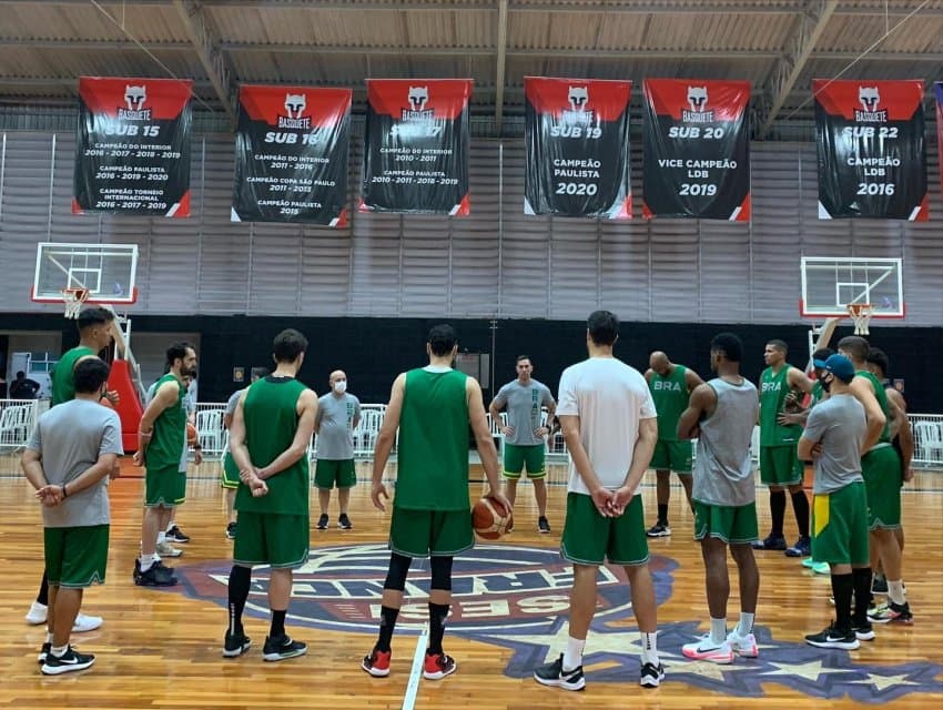 Brasil inicia preparação visando jogos contra Uruguai e Colômbia