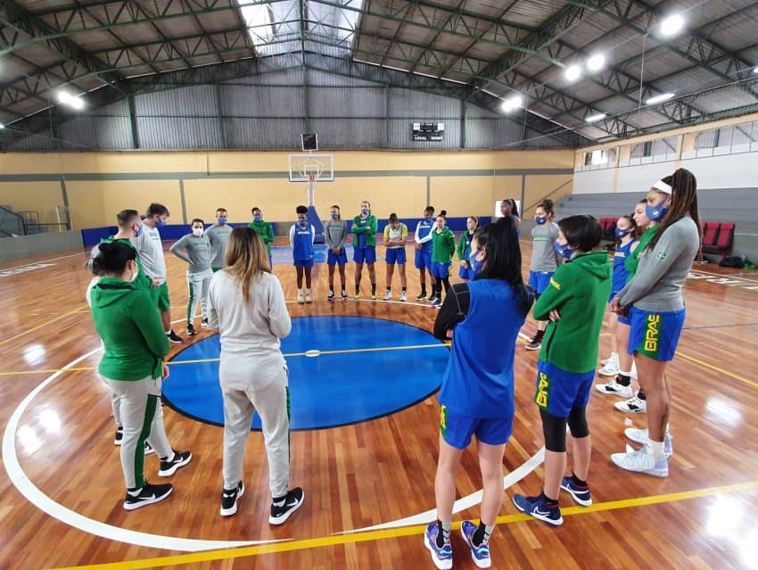 Seleção Brasileira feminina se apresenta e faz primeiro treino em Salto-SP