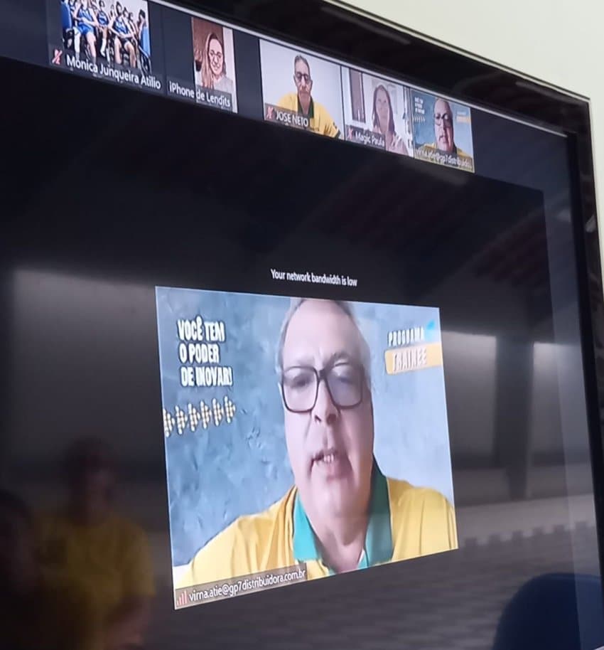 Seleção feminina sub-18 bate papo com presidente Guy Peixoto