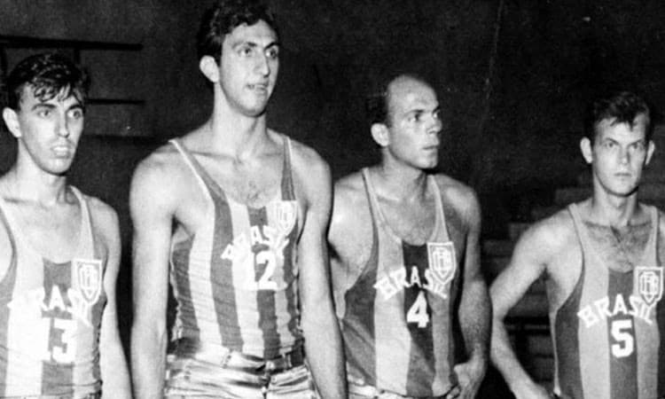 Basquete Brasil comemora os 54 anos do bronze olímpico em Tóquio