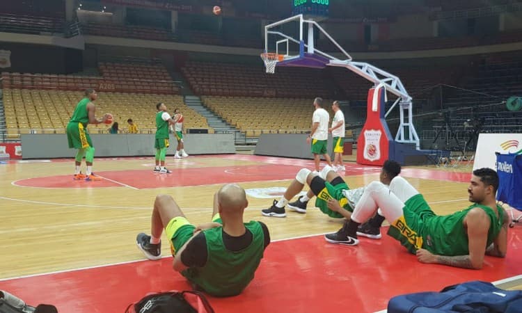 Seleção Brasileira desembarca em Wuhan e treina no mesmo horário do segundo amistoso contra a China
