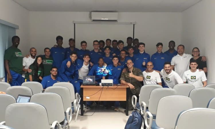 Seleção Sub-15 Masculina assiste palestra sobre 'Disciplina no Esporte'