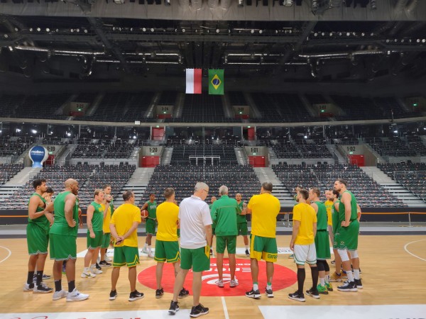 Novo técnico do Brasil convoca Varejão, Georginho e um da NBA em