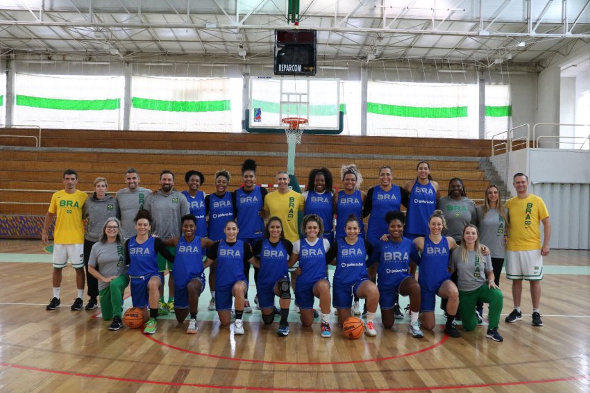 Seleção feminina encerra último período de preparação no Brasil