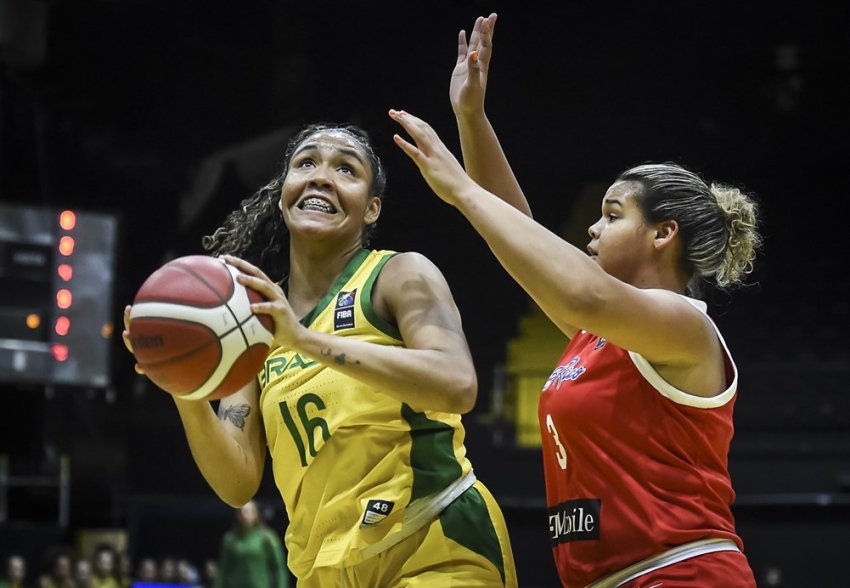 Brasil se recupera, vence Porto Rico no basquete feminino e mantém